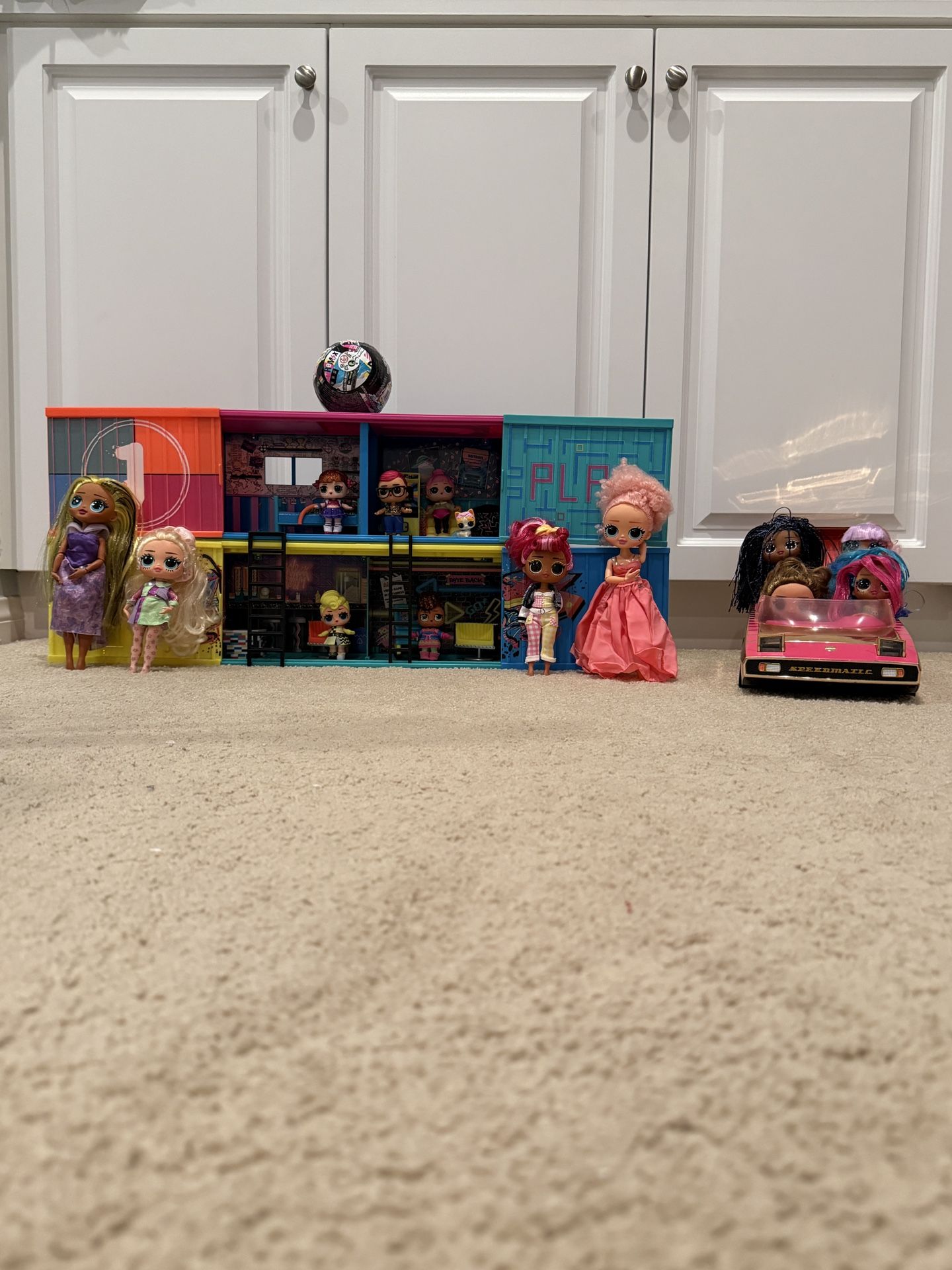 Huge LOL Surprise Lot β Clubhouse + Dolls + Car!