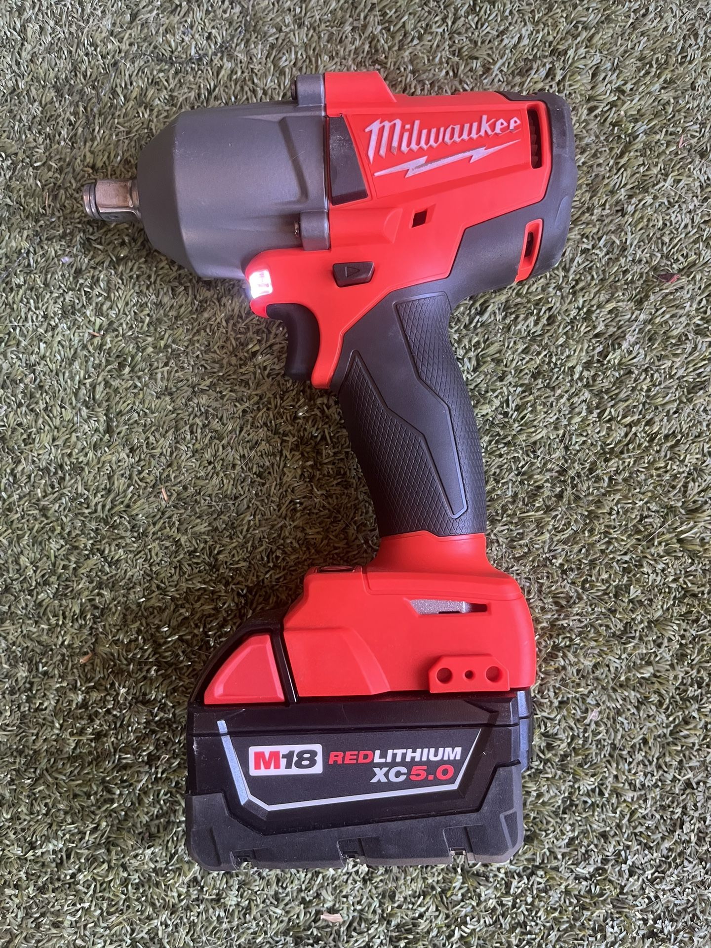 Milwaukee M18 1/2" Mid-Torque Impact Wrench with Friction Ring (FMTIWF12) and M18 REDLITHIUM™ XC5.0 Extended Capacity Battery This listing offers a p