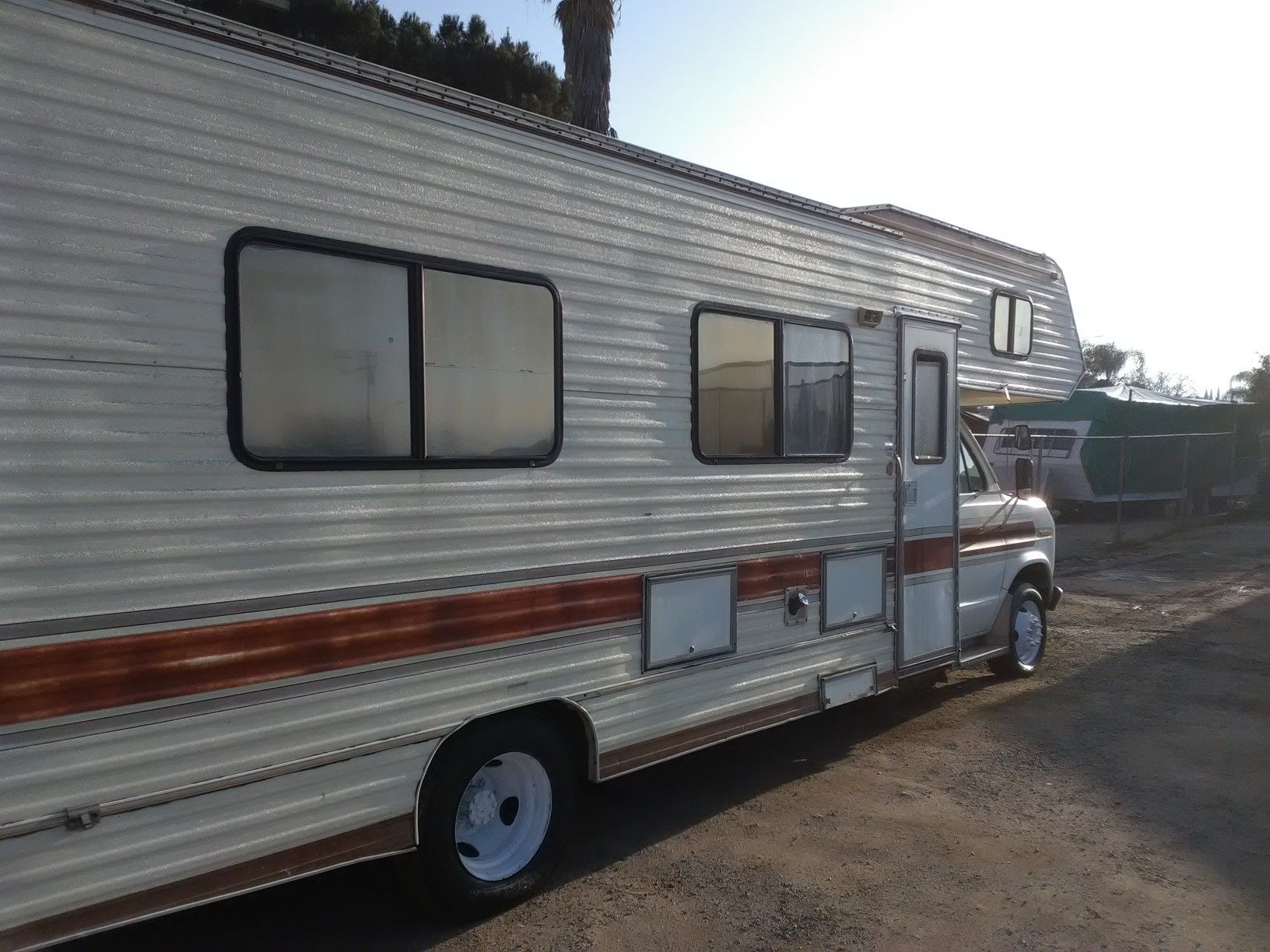 1983 suncrest RV motorhome 26-foot