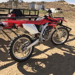 CRF 250R HONDA DIRT BIKE