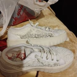 Roxy Lace Tennis Shoe