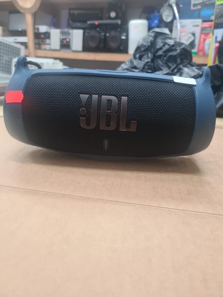 JBL CHARGE 5 - Portable Waterproof (IP67) Bluetooth Speaker with Powerbank USB Charge out, 20 hours playtime, JBL Partyboost (Black)