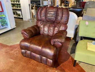 LA-Z-BOY Leather Recliner in Reddish Brown