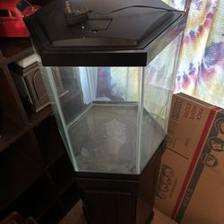 28 Gallon Aquarium Tank & Stand