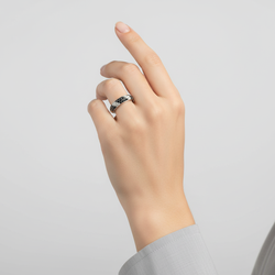 14K White Gold Diamonds & Black Diamonds Womens Ring - 0.18ct