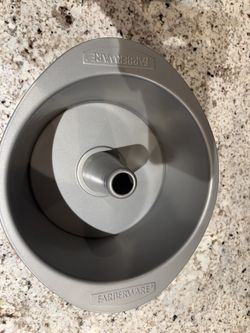 Farberware 10” Nonstick Chiffon Cake Pan – New