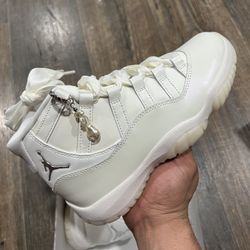 Air Jordan 11 Retro Pearl 