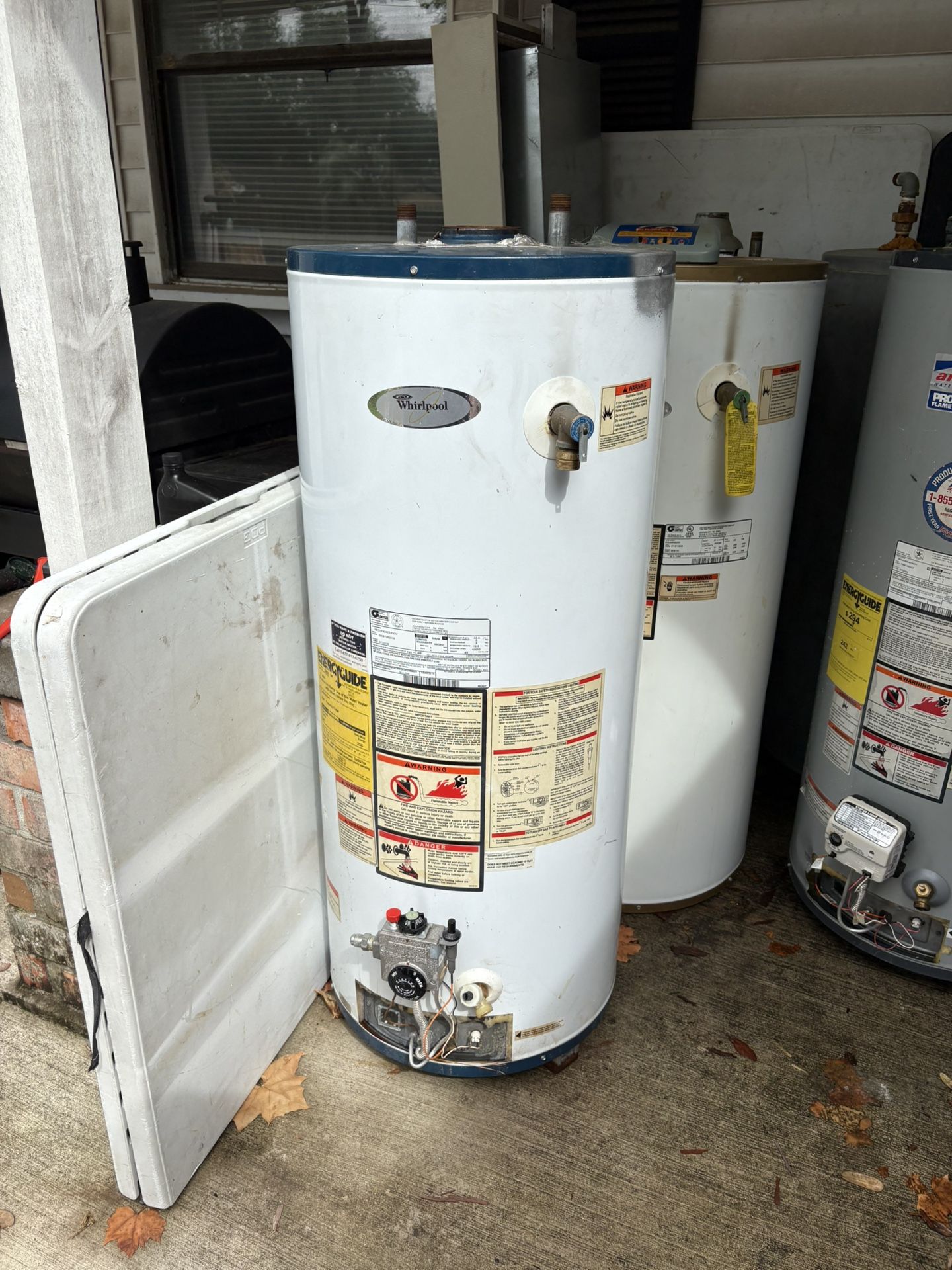 WHIRPOOL GAS WATER 40 GALLONS GREAT CONDITION BOILER DE GAS 40 GALONES