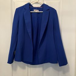 Blue Blazer. Size 6. Excellent Condition 