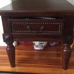 TwoEnd Table With Drowses