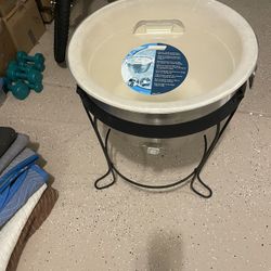 Coleman Ice Chest With Spout For Pouring 