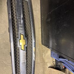 2009 Chevy Silverado OEM Grille 
