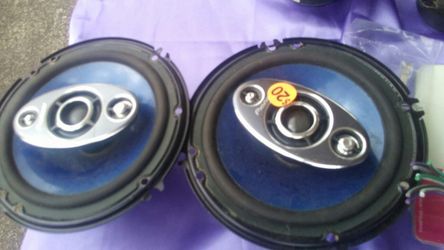 Speakers pair