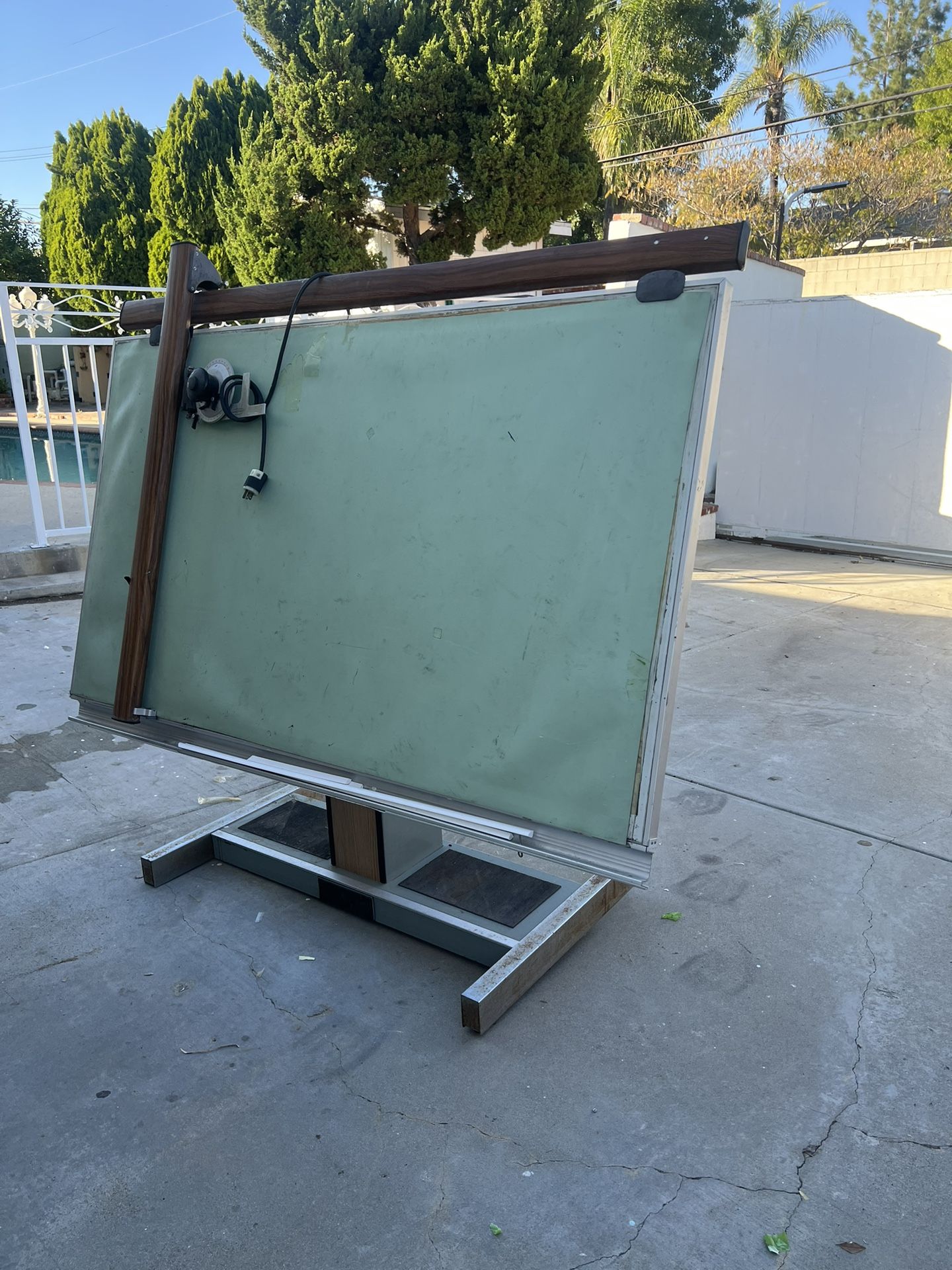 Electric Drafting Table