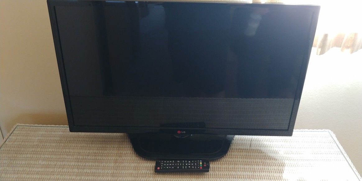 32" LG TV