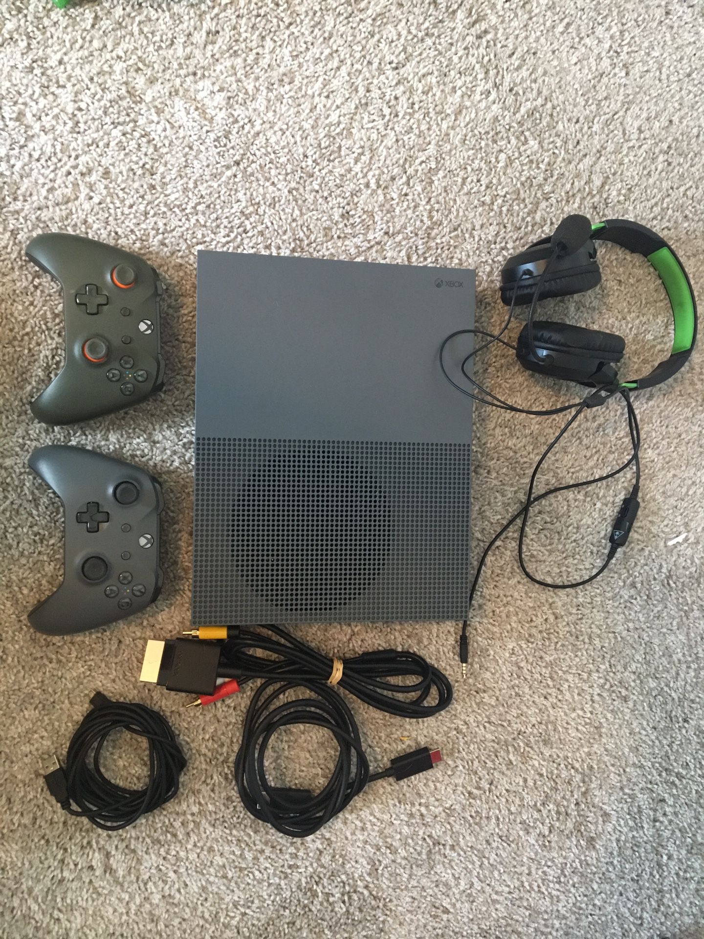 Xbox one with games and Turtle Beach Headset