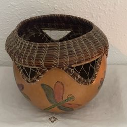 Beautiful Large 8 X 6 Vintage Signed Pine Needle Woven  Gourd  Pot