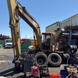 John Deere 490e excavator
