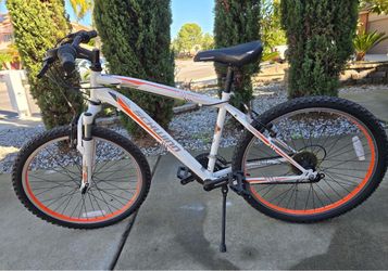 Schwinn Sidewinder Mountain Bike/24 inch tire