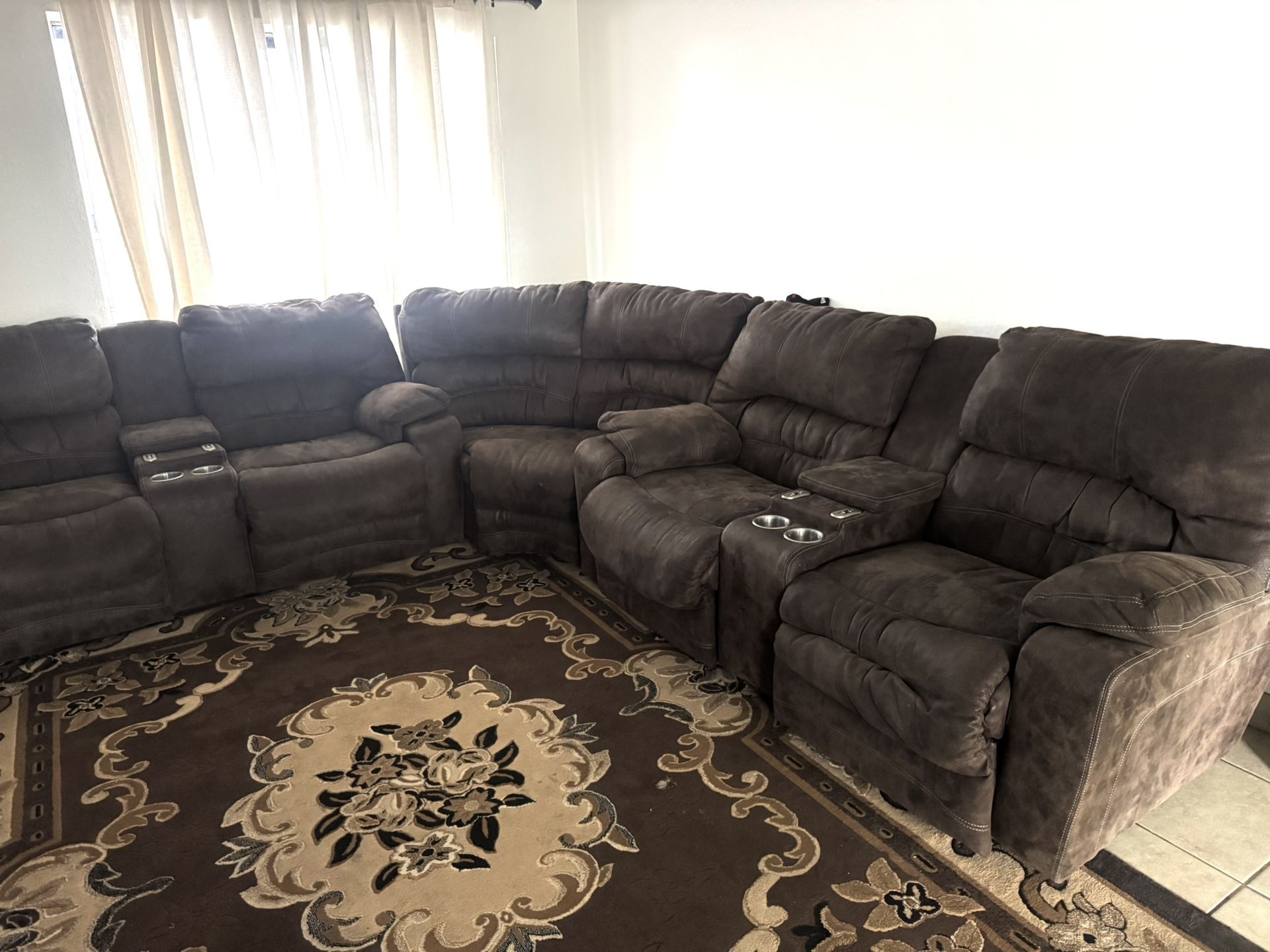 Recliner Sectional 