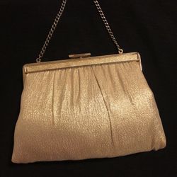 Vintage shiny gold lamé Ande clutch purse. 