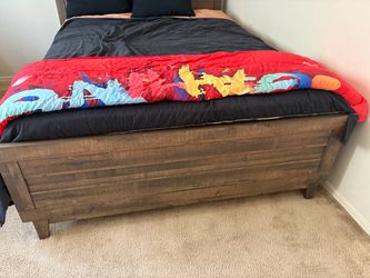 Queen size bed frame. Head board & Foot Board