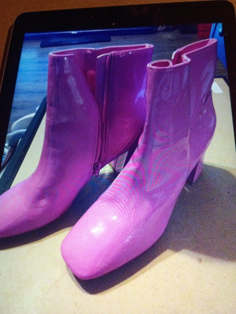 BAMBOO PINK FAUX LEATHER BOOTIES SIZE 9