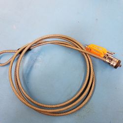 Kensington monitor/computer lock with keys