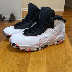 ALMOST NEW CONDITION JORDANS SIZE 6.5Y