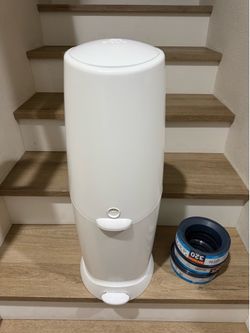 Diapers genie with refills