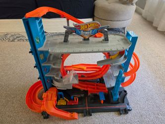 Hot wheels ultimate garage