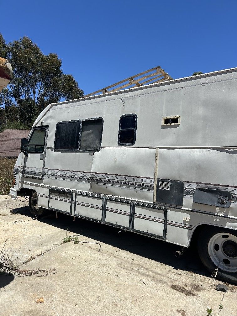Free Motorhome (READ THE AD)
