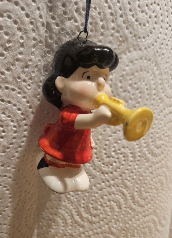 CHRISTMAS VTG PEANUTS LUCY PLAYING TRUMPET CERAMIC ORNAMENT