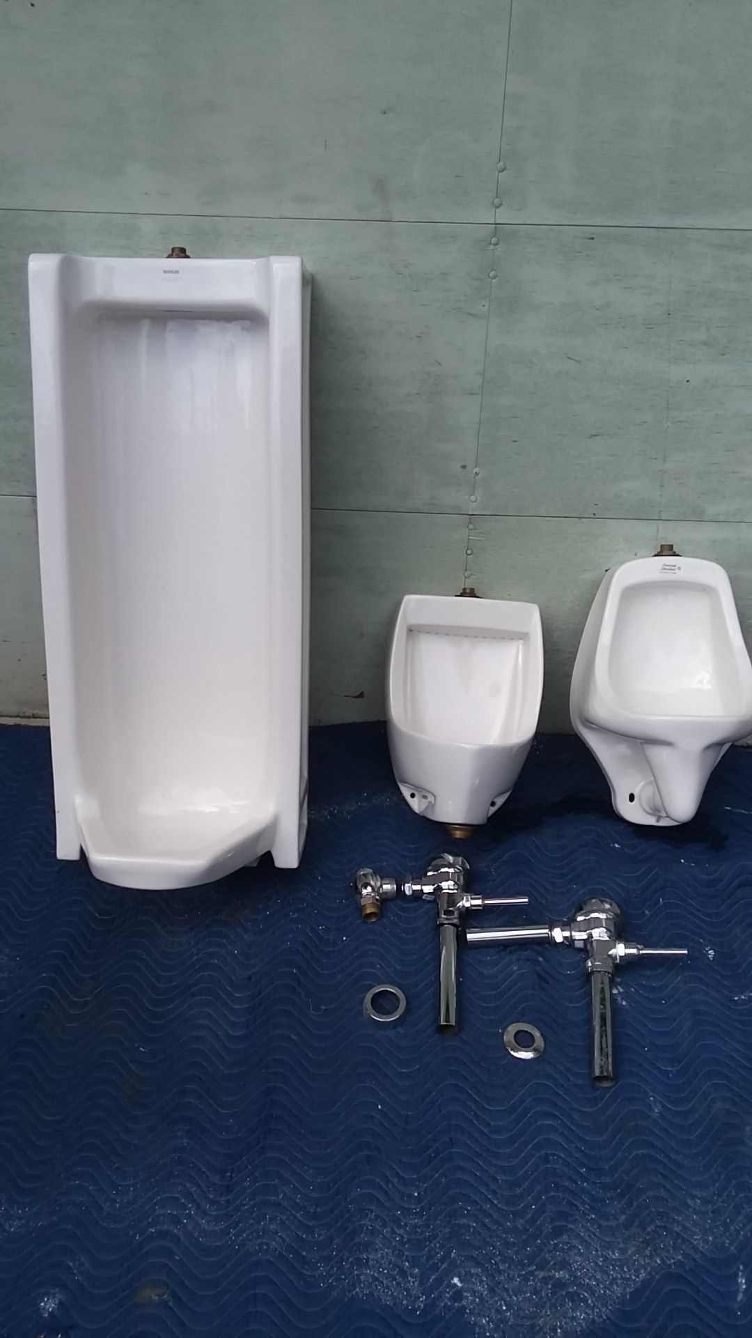 Man cave, never been used. Small ones 100.each large 300.