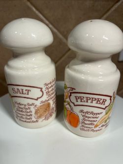 Vintage 1980 Country Spice & Herb Ceramic Salt & Pepper Shakers