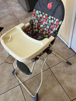 Light weight high chair - collapsible