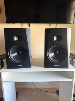 Adam Audio - Tv8