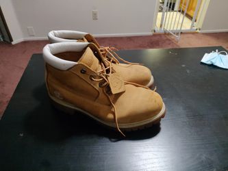 Used Pair Of Original Timberland Shoes  Size 9.5, Does Have A Few Scuff Marks. Worn A Couple Of Times Can't Get It In To Them Anymore. 