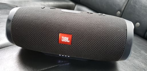 JBL CHARGE'3' BLUETOOTH SPEAKER (THE CHARGE 3)..will go