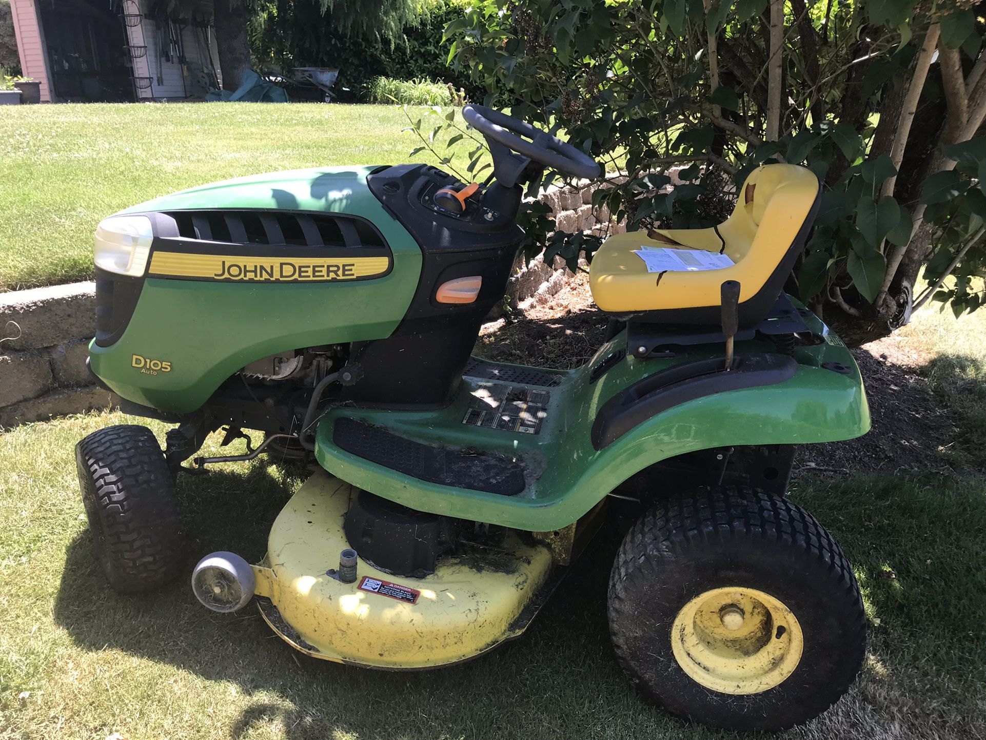 John Deer Lawn Tractor