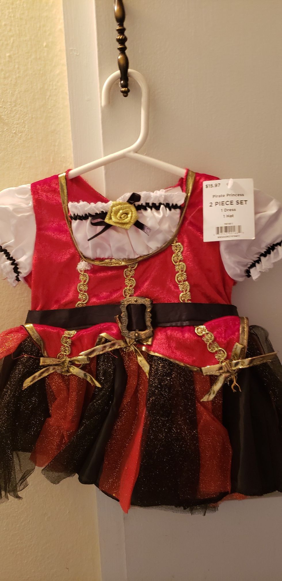 Pirate costume 5$ 6/9 months