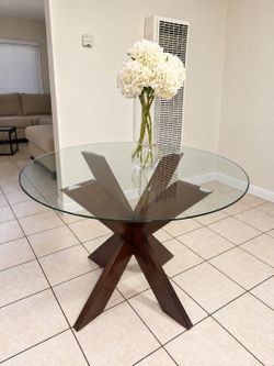Dinner glass table