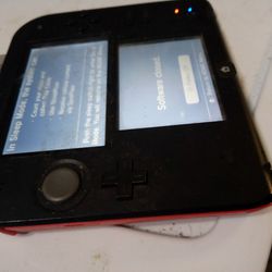 NINTENDO 3DS  2DS RED HANDHELD. VIDEO GAME 