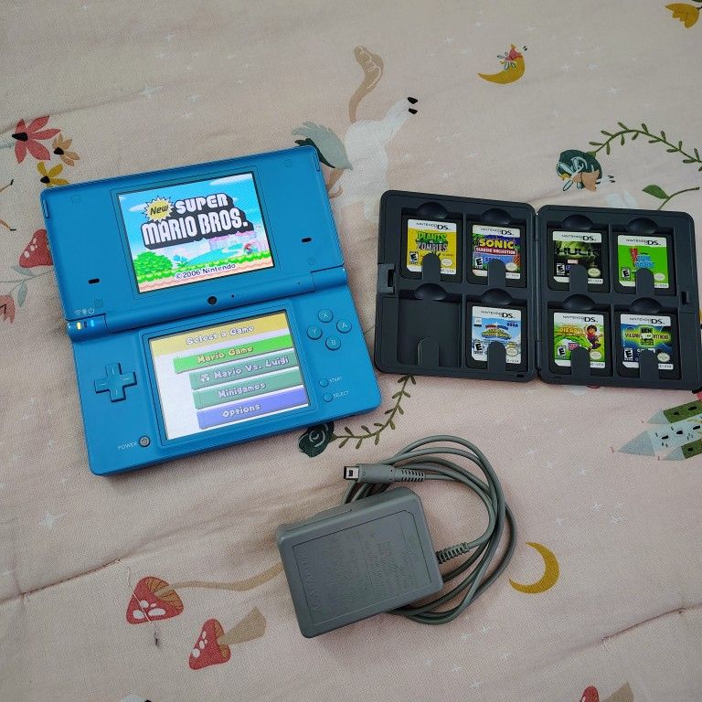 Nintendo DSI With 8 Games RETRO