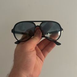 Ray-Ban Sunglasses – Authentic – Black Frames – UV400