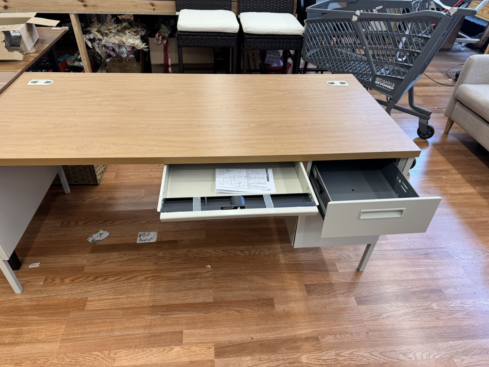 N Metro Classic 66"W Right-Pedestal Computer