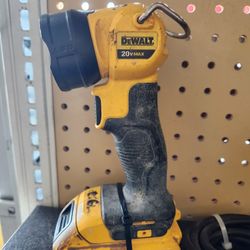 Dewalt Flash Light With Battery 