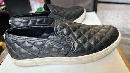 W Size 8 Steve Madden Black Quilted Slip-On Sneakers