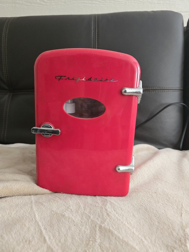 Mini Fridge (Frigidaire)