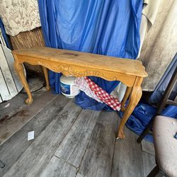 Wood Console Table In Good Condition 